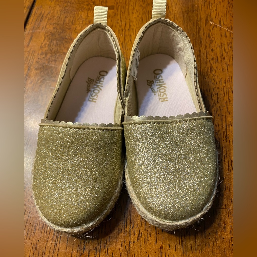 OshKosh B'gosh Belle Slip-on Espadrilles. Sparkly, gold glitter. Size 6. Toddler